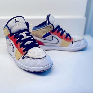 Nike Jordan 1 Mid SE grade school size 3Y
